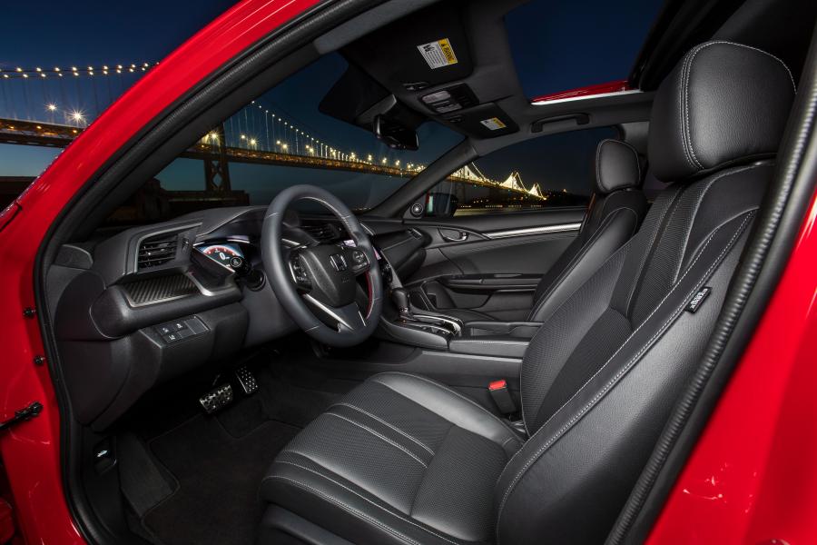 Интерьер Honda Civic Sport Touring Hatchback (FK7) 2016 года  (NA) (фото 17 из 55)